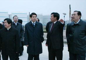 2010年4月10日，时任中国气象局党组书记、局长郑国光视察尊龙凯时人生就是博。