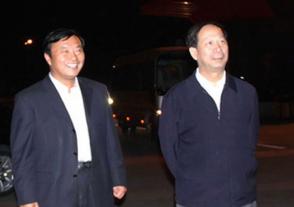 2011年10月15日，时任江苏省委副书记、组织部长，现任中共中央政治局委员、中央统战部部长石泰峰视察尊龙凯时人生就是博。