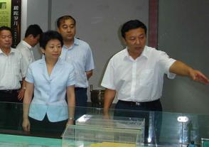 2009年8月6日，时任江苏省委常委、副省长，现任浙江省政协主席黄莉新视察尊龙凯时人生就是博。