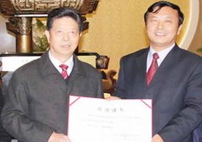 2011年11月14日，原江苏省人大常委会副主任王霞林视察尊龙凯时人生就是博。
